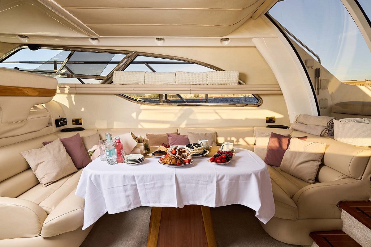 Аренда яхты Sealine F43 Monte Carlo в Питере, Санкт-Петербург
